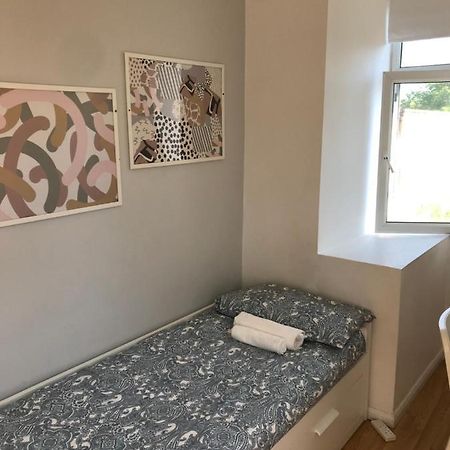 Single bedrooms with wifi&underbed 10 London Exterior foto