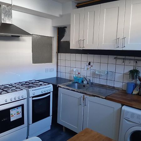 Single bedrooms with wifi&underbed 10 London Exterior foto