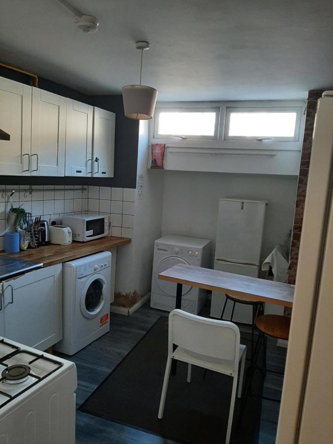 Single bedrooms with wifi&underbed 10 London Exterior foto