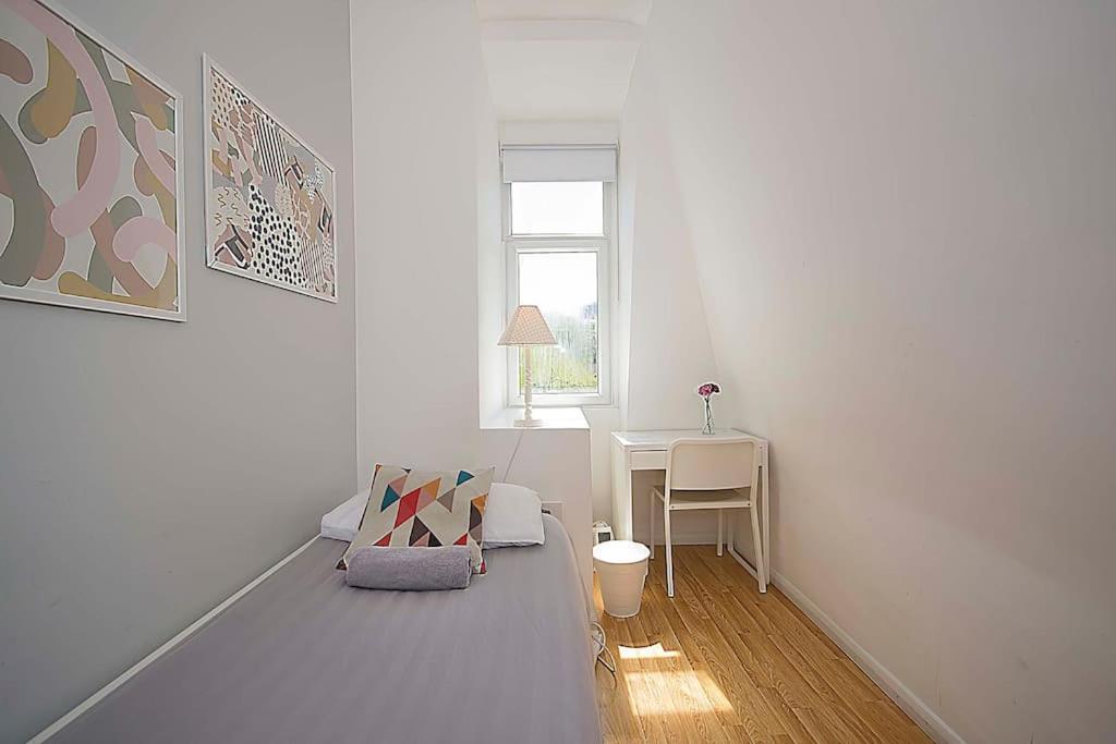 Single bedrooms with wifi&underbed 10 London Exterior foto